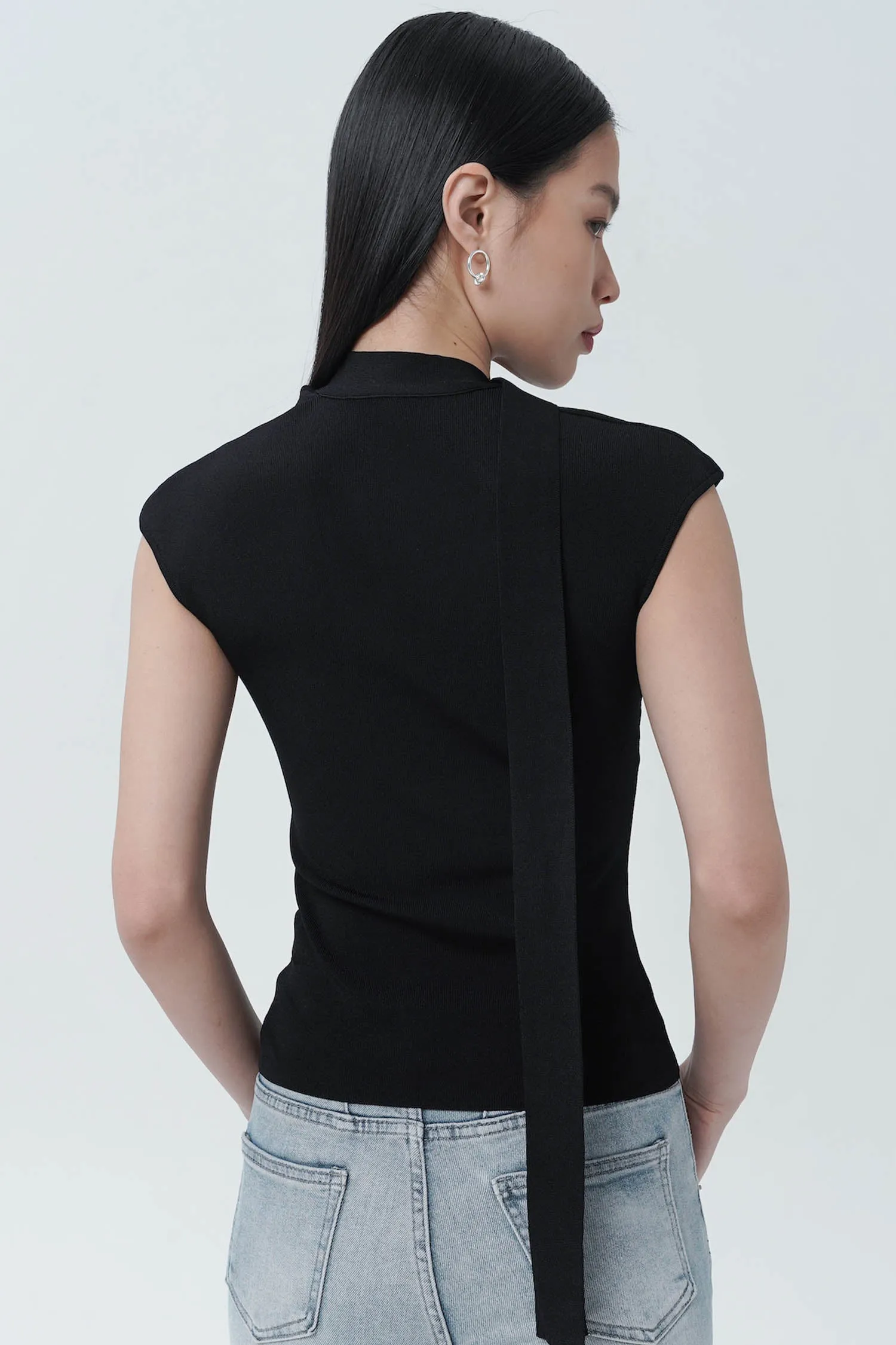 Arata Top In Black