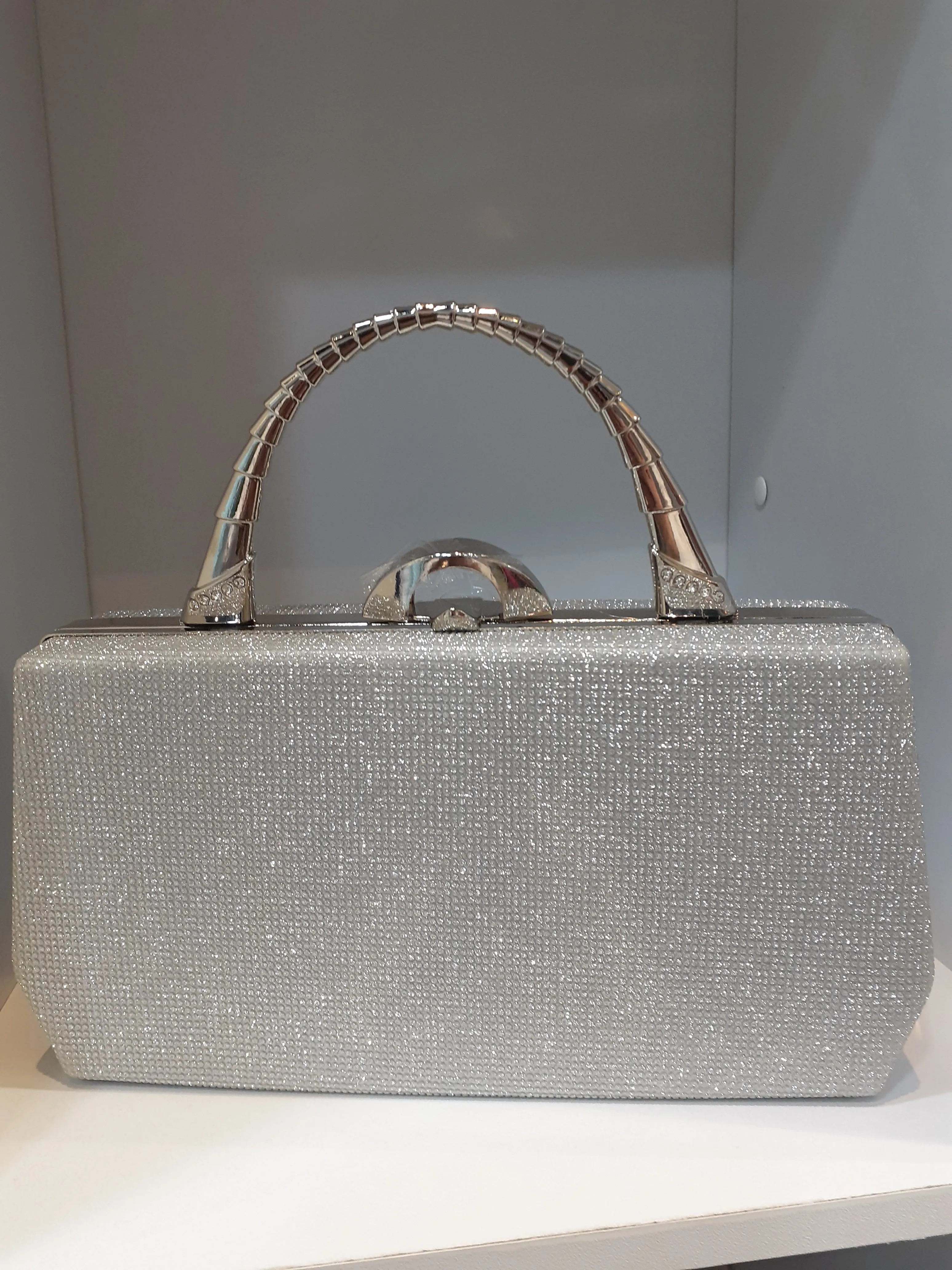 Glitzy clutch bag with handle