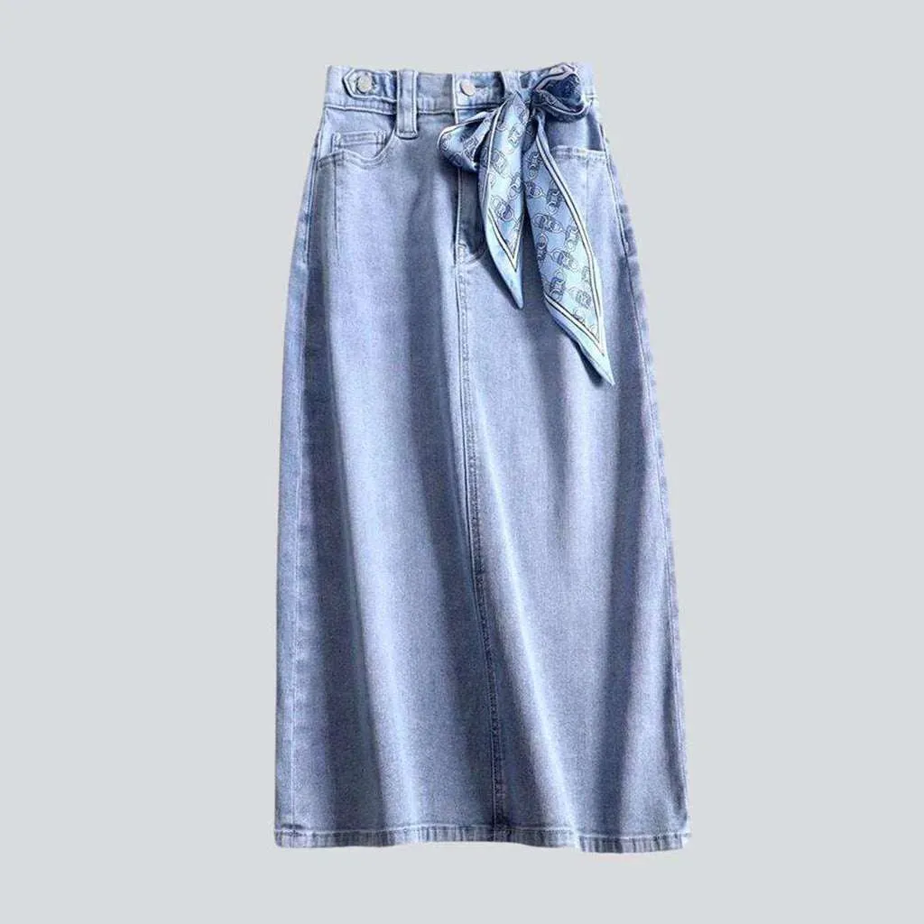 Light denim skirt with rubber