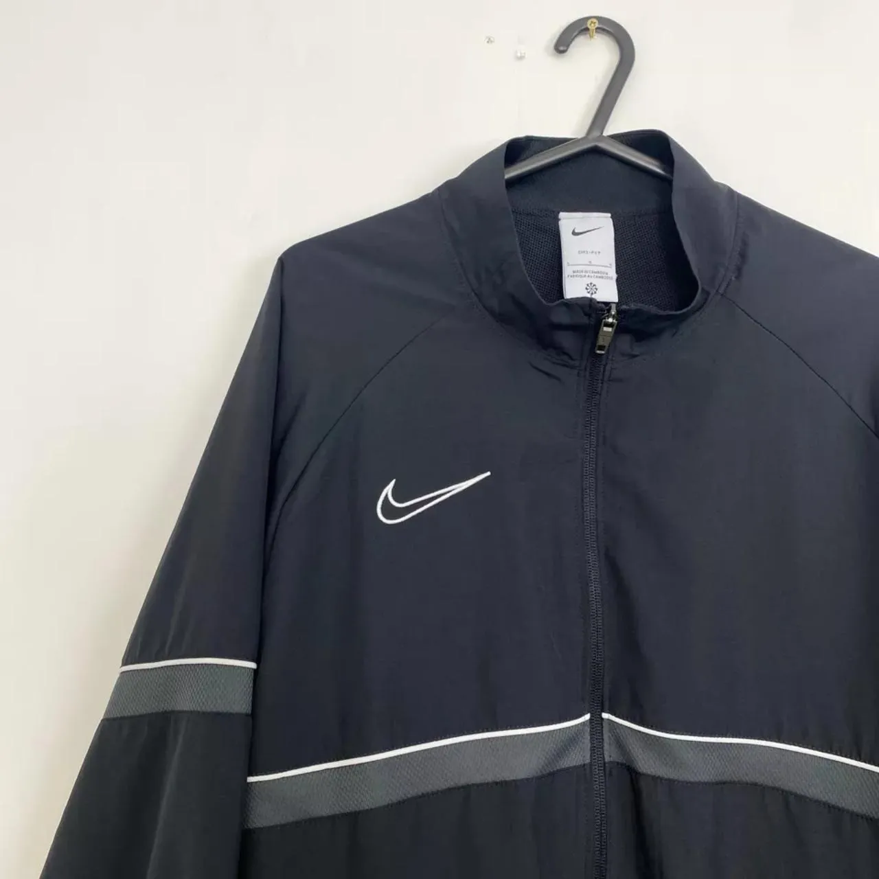 Preowned Nike Dri FIT Academy Track Jacket Full-Zip Mens Size L Black Athletic Swoosh.