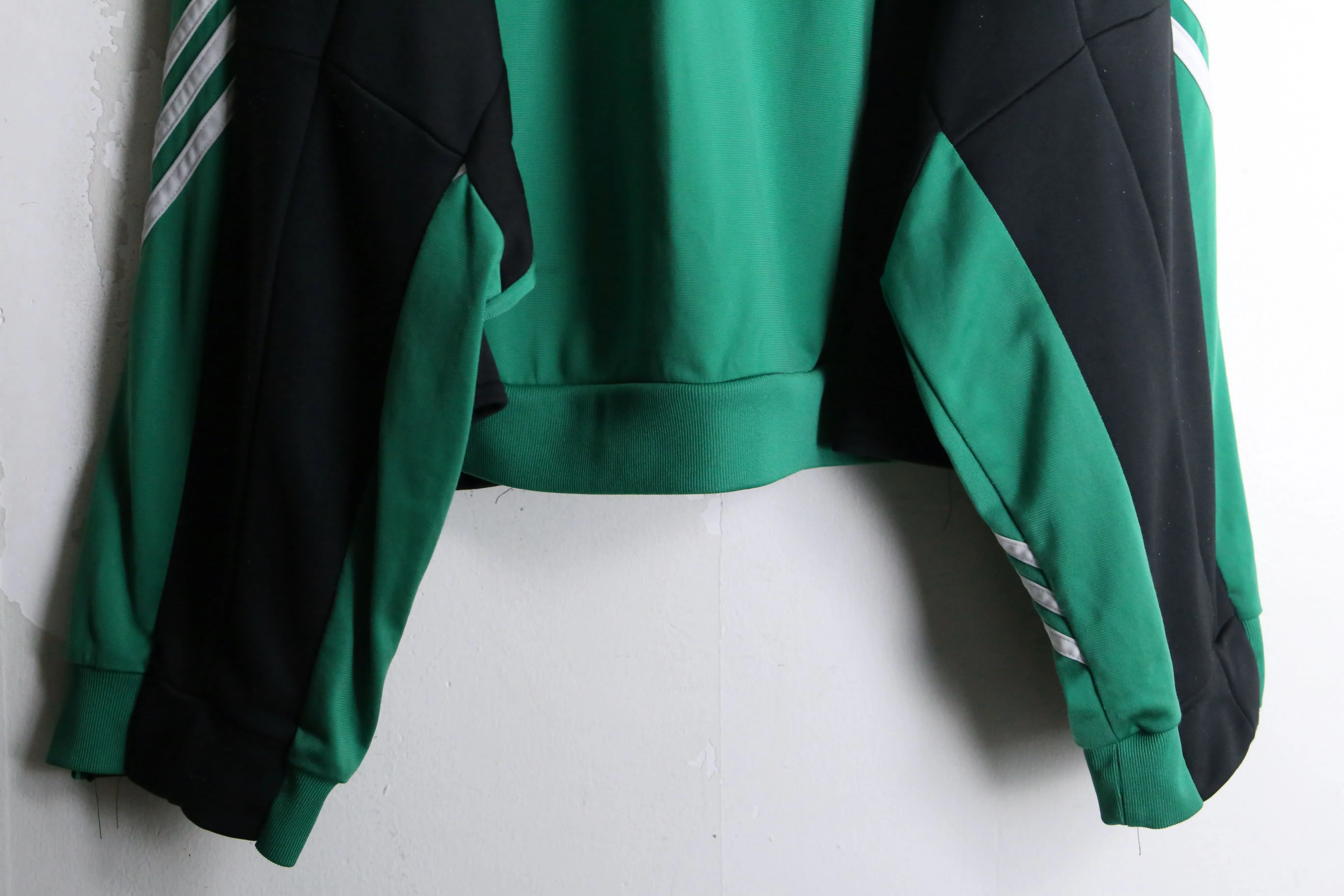 “Re:make”asymmetry track jacket