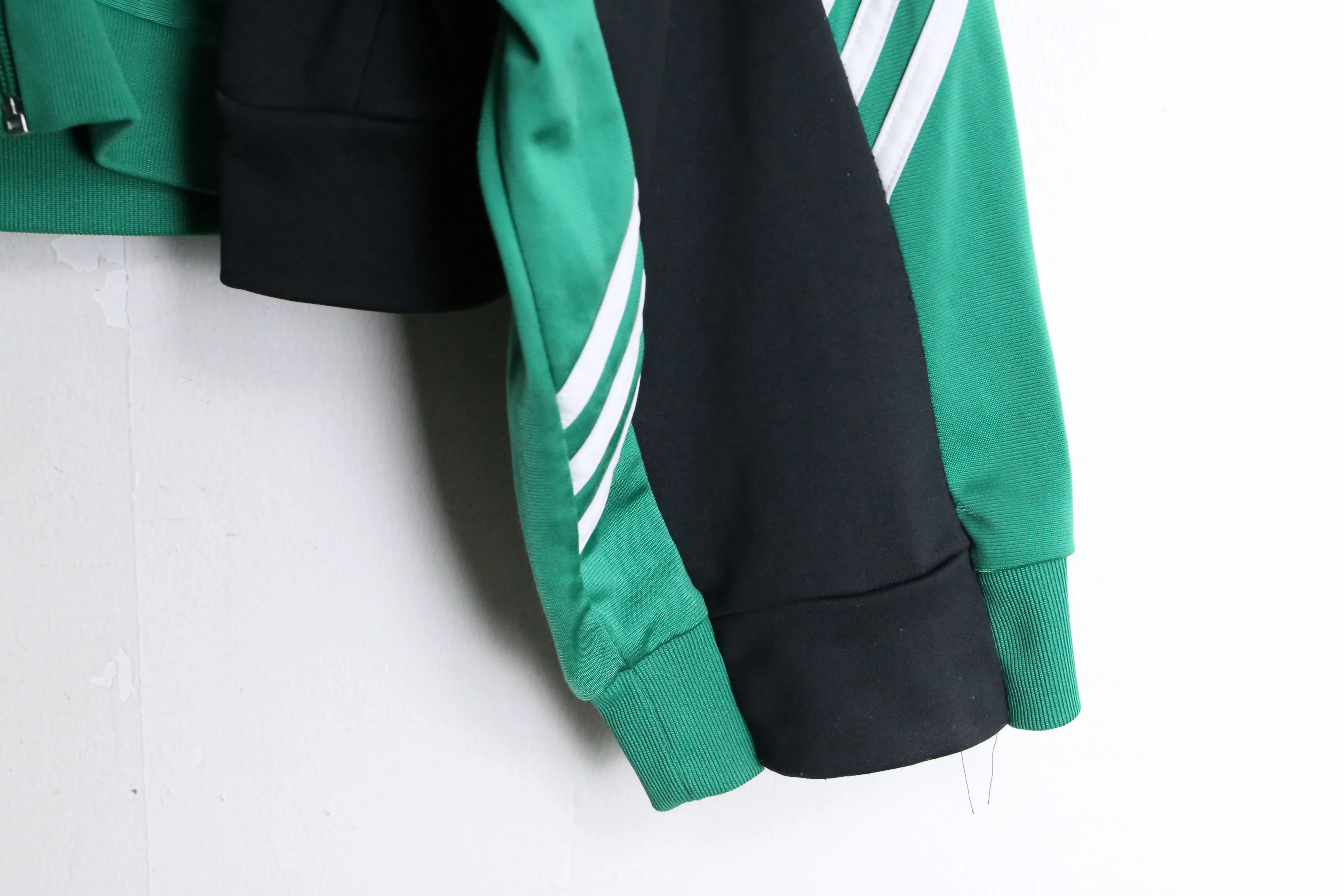 “Re:make”asymmetry track jacket